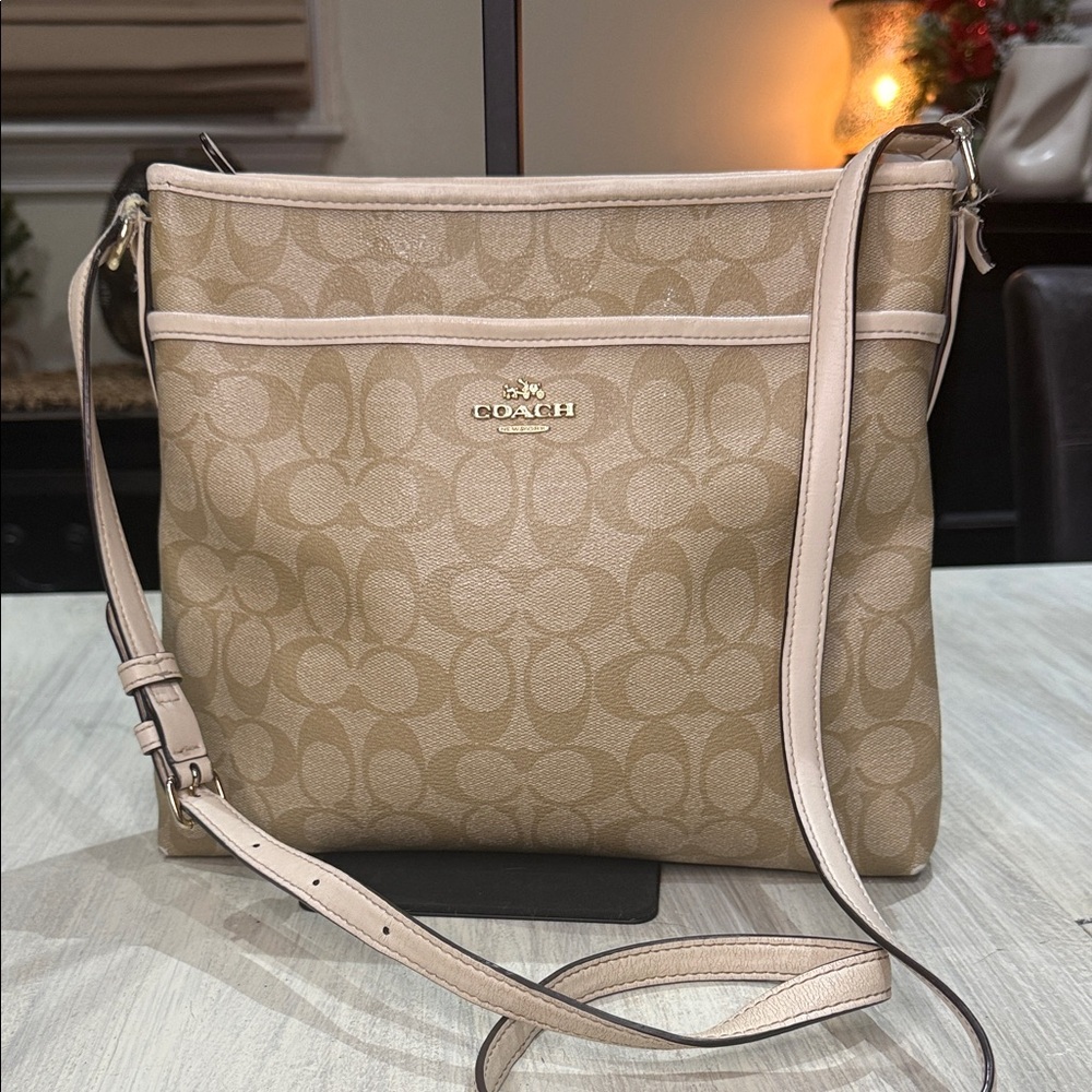 Coach Beige Signature Crossbody Bag 💯 Authentic